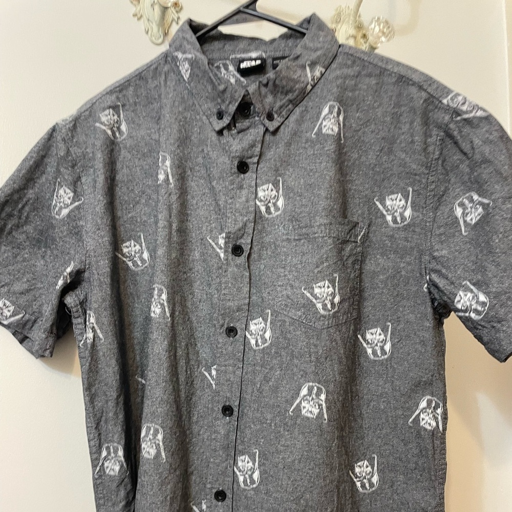 Star Wars Button Up Shirt Mens Medium Gray White Darth Vader Print Short Sleeve
